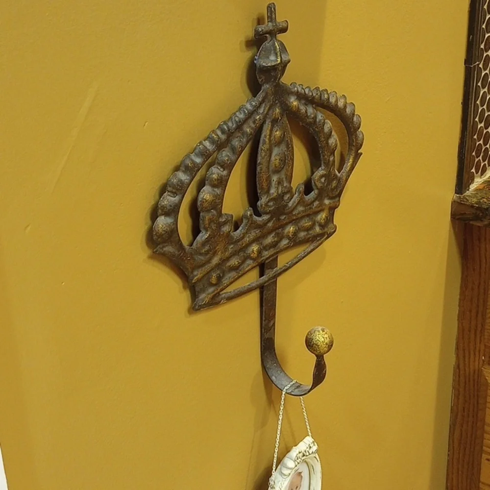 Crown Hook - Picture 4 of 7